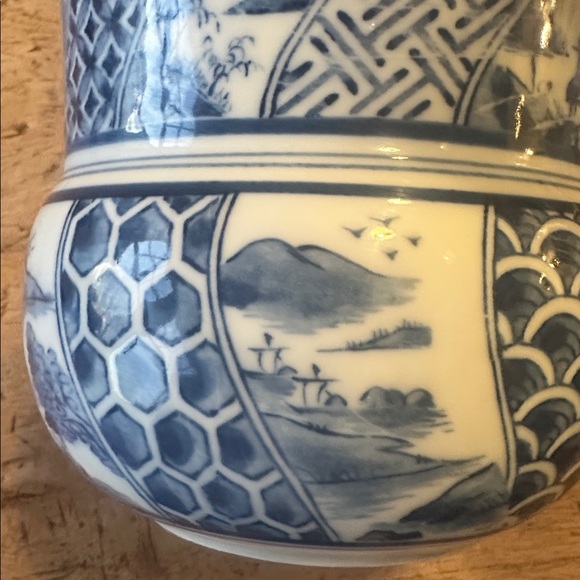 Japanese Blue & White Ceramic Mizusashi (Tea Ceremony Water Jar) - Picture 6 of 11